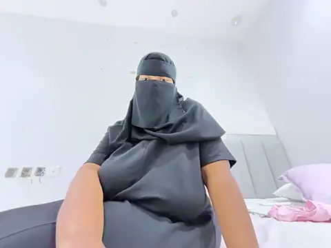 Snapshot of Submissive_Arab chatting on 02.12.25 Submissive Arab online show from 02.12.25