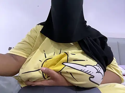 Snapshot of Submissive_Arab chatting on 02.21.25 Submissive Arab online show from 02.21.25