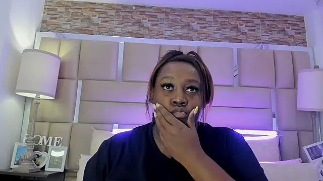 Snapshot of ShaniaBrownn chatting on 09.20.25 ShaniaBrownn online show from 09.20.25