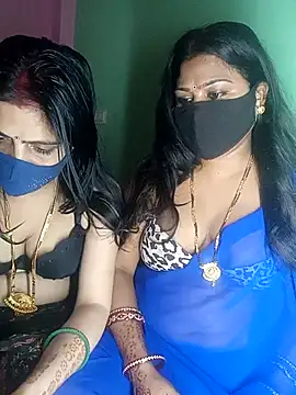 Snapshot of cutee__crazy chatting on 10.11.25 cutee  crazy online show from 10.11.25