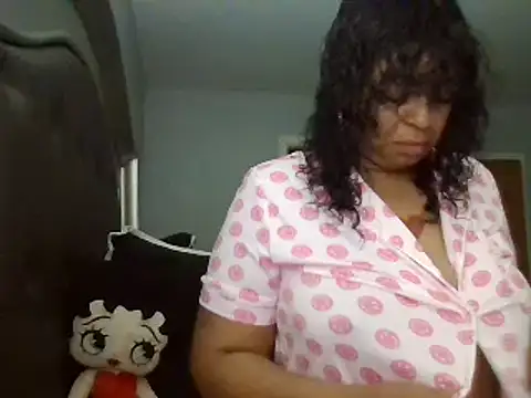 Snapshot of MSweetLindaParks chatting on 12.03.24 MSweetLindaParks online show from 12.03.24