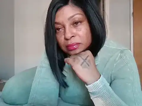 Snapshot of MSweetLindaParks chatting on 12.12.24 MSweetLindaParks online show from 12.12.24