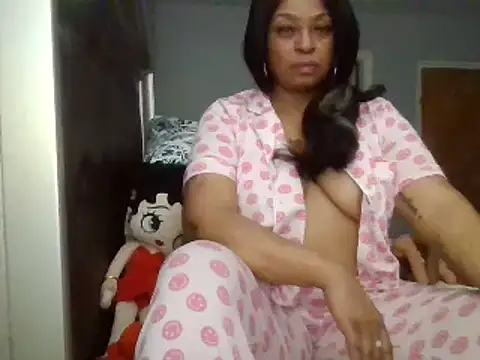 Snapshot of MSweetLindaParks chatting on 02.01.25 MSweetLindaParks online show from 02.01.25