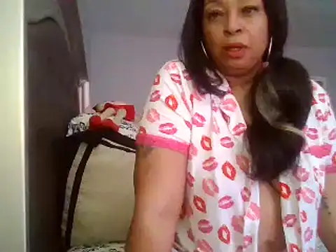Snapshot of MSweetLindaParks chatting on 02.02.25 MSweetLindaParks online show from 02.02.25