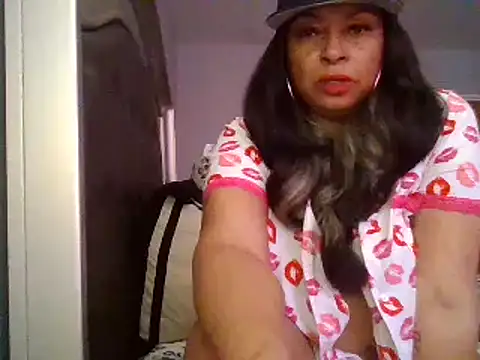 Snapshot of MSweetLindaParks chatting on 02.02.25 MSweetLindaParks online show from 02.02.25