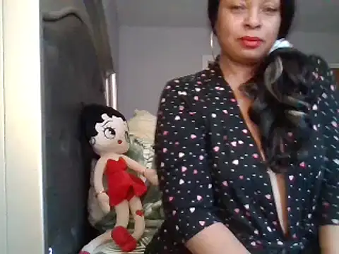 Snapshot of MSweetLindaParks chatting on 02.16.25 MSweetLindaParks online show from 02.16.25