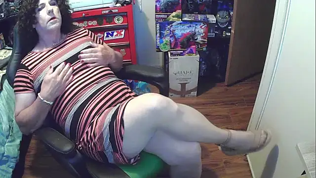 Snapshot of EricaPantyhose chatting on 09.22.25 EricaPantyhose online show from 09.22.25