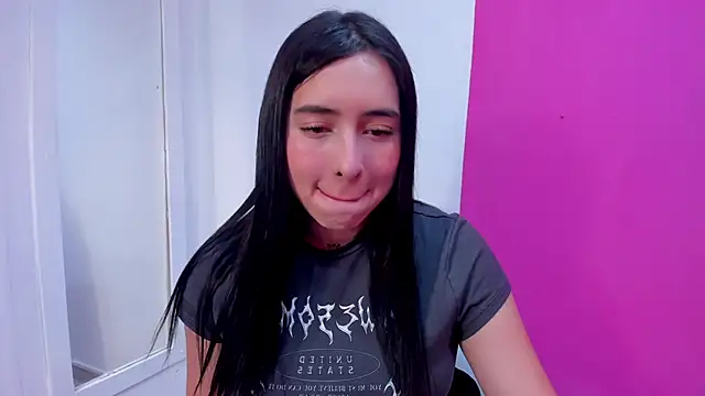 Snapshot of isabella_jade chatting on 01.15.25 isabella jade online show from 01.15.25