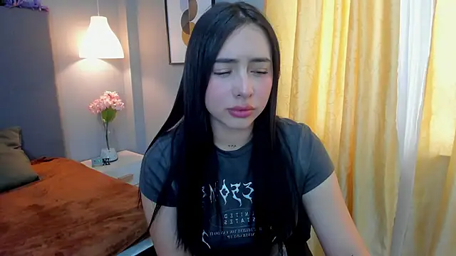 Snapshot of isabella_jade chatting on 01.15.25 isabella jade online show from 01.15.25