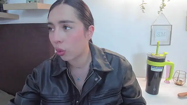 Snapshot of isabella_jade chatting on 01.23.25 isabella jade online show from 01.23.25