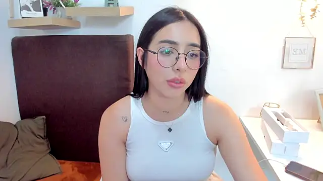 Snapshot of isabella_jade chatting on 02.15.25 isabella jade online show from 02.15.25