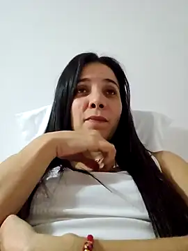 Snapshot of miaeyes chatting on 01.06.25 miaeyes online show from 01.06.25