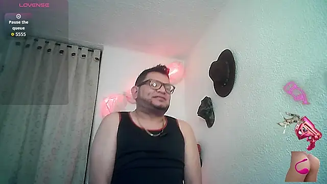 Snapshot of SexDiffrent chatting on 09.13.25 SexDiffrent online show from 09.13.25
