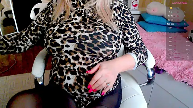 Snapshot of PamHardFuck chatting on 02.22.25 PamHardFuck online show from 02.22.25