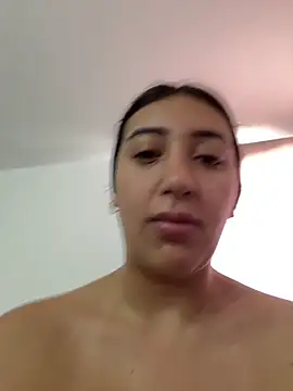 Snapshot of Hannahoff chatting on 03.10.25 Hannahoff online show from 03.10.25