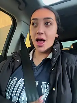 Snapshot of Hannahoff chatting on 09.20.25 Hannahoff online show from 09.20.25