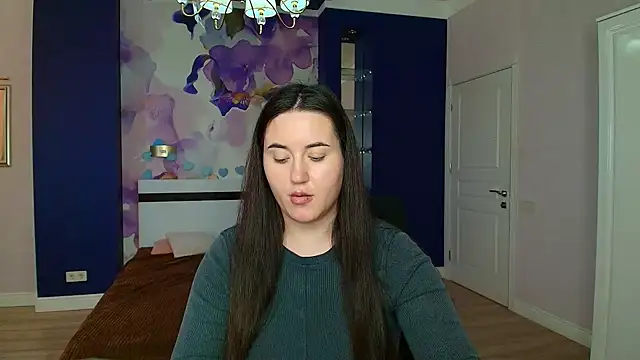 Roxie Bradley online show from 12.18.24