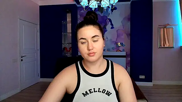 Roxie Bradley online show from 01.06.25