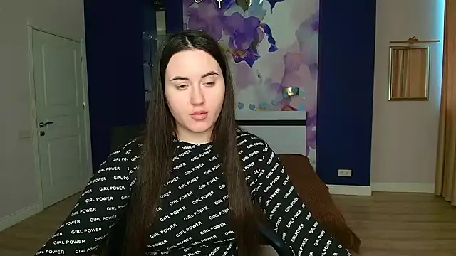 Roxie Bradley online show from 02.06.25