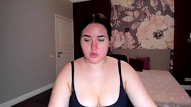 Roxie Bradley online show from 09.13.25