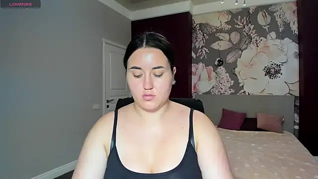 Roxie Bradley online show from 09.16.25