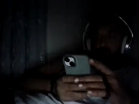 Snapshot of Ca414 chatting on 11.09.25 Ca414 online show from 11.09.25