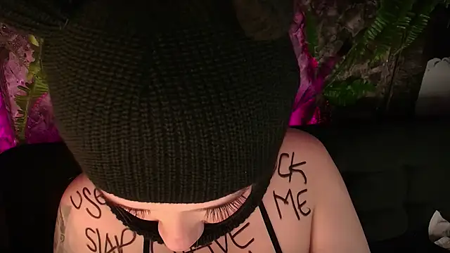 Snapshot of Laura_takint chatting on 12.20.24 Laura takint online show from 12.20.24