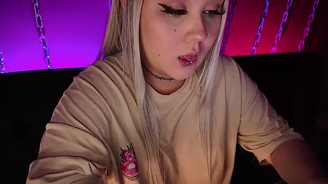 Snapshot of Laura_takint chatting on 01.04.25 Laura takint online show from 01.04.25