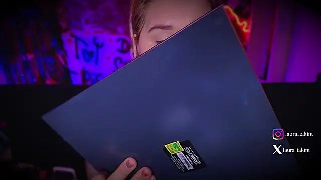 Snapshot of Laura_takint chatting on 09.25.25 Laura takint online show from 09.25.25