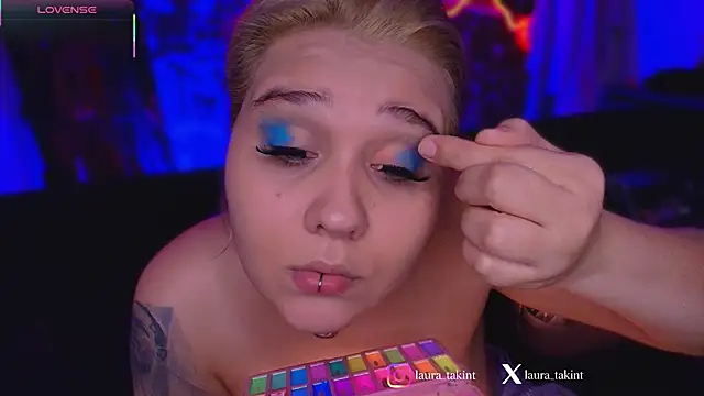 Snapshot of Laura_takint chatting on 10.13.25 Laura takint online show from 10.13.25