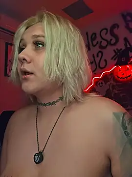 Snapshot of Laura_takint chatting on 10.19.25 Laura takint online show from 10.19.25