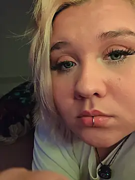 Snapshot of Laura_takint chatting on 10.26.25 Laura takint online show from 10.26.25