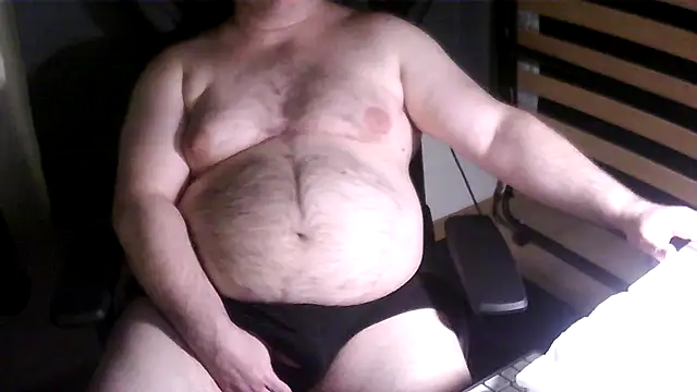 Snapshot of sr4343 chatting on 12.23.24 sr4343 online show from 12.23.24