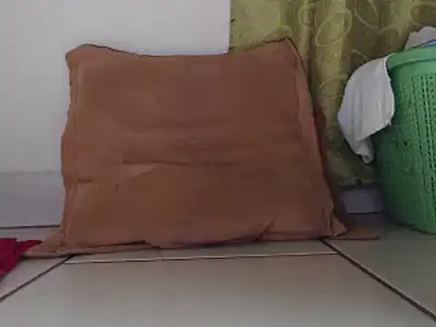 Snapshot of Squirtkat chatting on 02.13.25 Squirtkat online show from 02.13.25