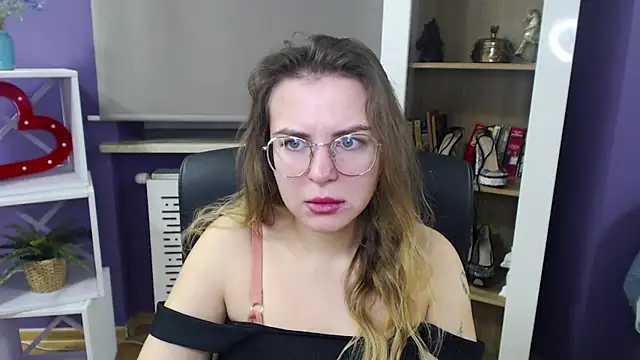 Snapshot of Zoey_Erotic chatting on 12.11.24 Zoey Erotic online show from 12.11.24
