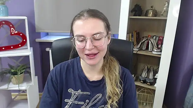 Snapshot of Zoey_Erotic chatting on 12.20.24 Zoey Erotic online show from 12.20.24