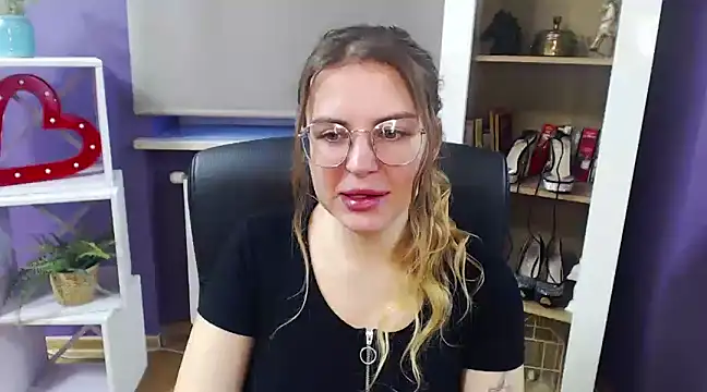 Snapshot of Zoey_Erotic chatting on 12.23.24 Zoey Erotic online show from 12.23.24