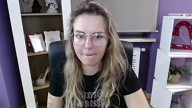 Snapshot of Zoey_Erotic chatting on 10.06.25 Zoey Erotic online show from 10.06.25