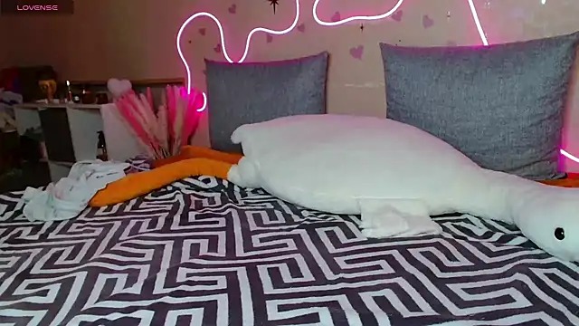 Snapshot of GoldenBaby chatting on 12.14.24 GoldenBaby online show from 12.14.24