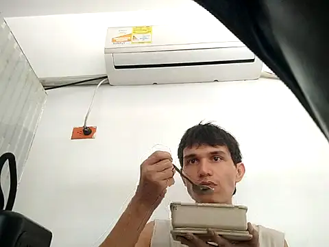 Snapshot of PrivCamZone chatting on 10.04.25 PrivCamZone online show from 10.04.25