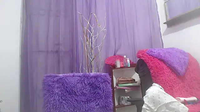 Snapshot of heyline_milf chatting on 10.21.25 heyline milf online show from 10.21.25