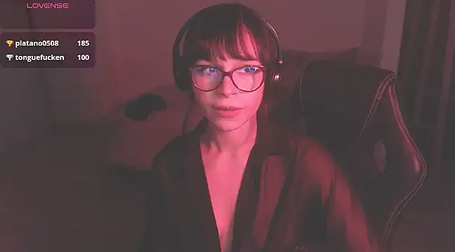 Snapshot of modjo_ chatting on 12.24.24 modjo online show from 12.24.24