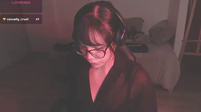 Snapshot of modjo_ chatting on 01.24.25 modjo online show from 01.24.25