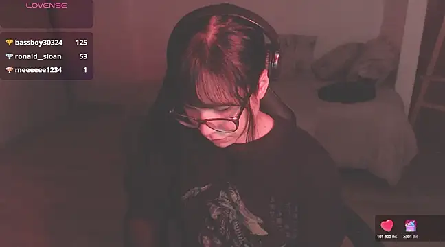 Snapshot of modjo_ chatting on 01.28.25 modjo online show from 01.28.25