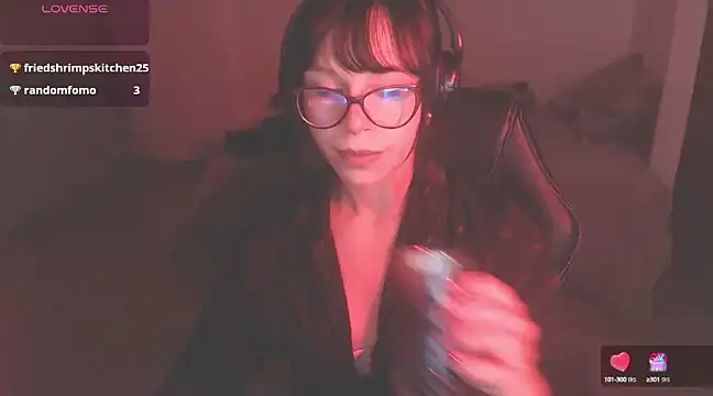 Snapshot of modjo_ chatting on 02.13.25 modjo online show from 02.13.25