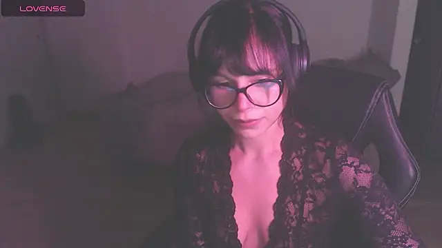 Snapshot of modjo_ chatting on 10.10.25 modjo online show from 10.10.25