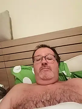 Snapshot of mike9473 chatting on 10.04.25 mike9473 online show from 10.04.25