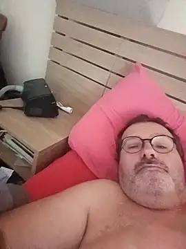 Snapshot of mike9473 chatting on 10.11.25 mike9473 online show from 10.11.25