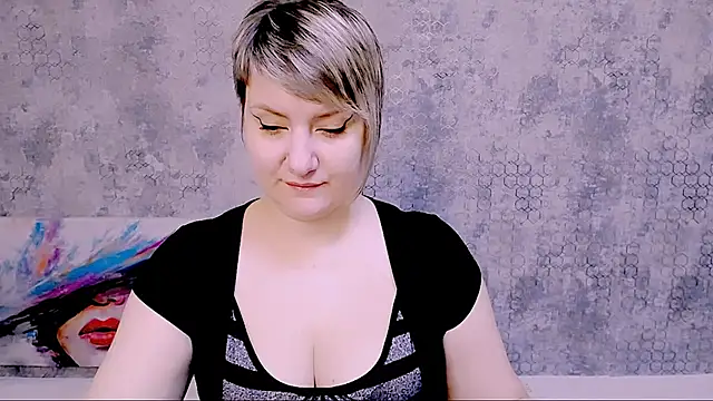 Snapshot of Djullia chatting on 01.28.25 Djullia online show from 01.28.25
