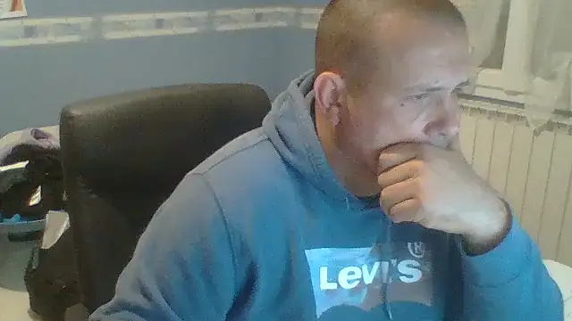 manubm03 online show from 10.13.25